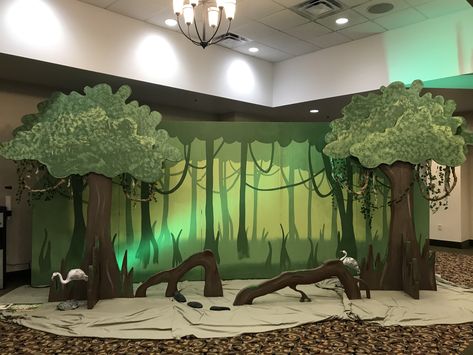 Music@BULLFROG BOG IN THE WILD- 2019 VBS Institute Ridgecrest N.C. Theatre Backdrops, Ballet Decor, Jungle Decorations, Play Props, Vbs Themes, Desain Buklet, Forest Backdrops, Stage Props, Stage Set Design