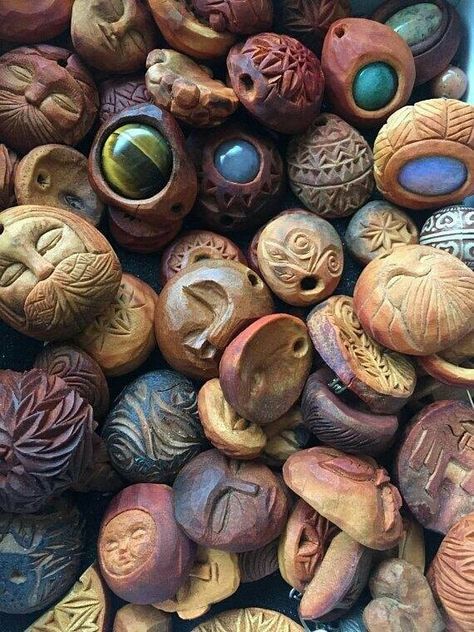 Wood Whittling Aesthetic, Functional Wood Carving, Wood Carving Aesthetic, Stone Carving Ideas, Sculpture Dremel, Dremel Tool Projects, Rock Carving, Avocado Pit, Avocado Art