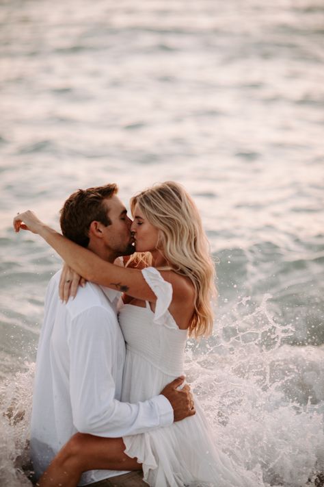 Beach Engagement Poses, Beach Couple Pictures Photography, Engagement Beach Photoshoot, Anniversary Photo Shoot Ideas Beach, Couples Photo Shoot In Water, Husband And Wife Beach Pictures, Couple Beach Pictures Romantic, Couples Beach Photoshoot Romantic, Bahamas Engagement Photos