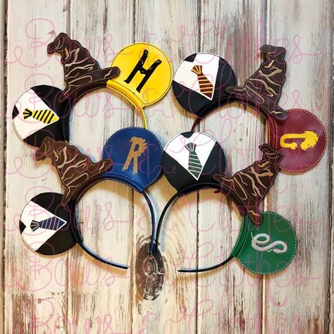 Bows and Clothes Headband Embroidery, Disney Ears Headband, Dog Cupcakes, Mickey Mouse Ears Headband, Disney Headbands, Wizard School, Mouse Ears Headband, Halloween Spider Web, Mickey Mouse Ears