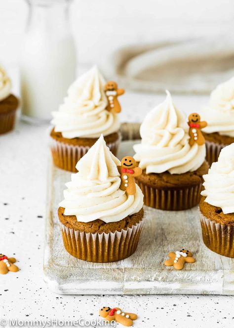 Easy Xmas Dessert, Eggless Cupcakes, Jul Kaka, Winter Cupcakes, Christmas Cupcakes Recipes, Christmas Cupcakes Decoration, Gingerbread Cupcakes, Winter Baking, Eggless Desserts