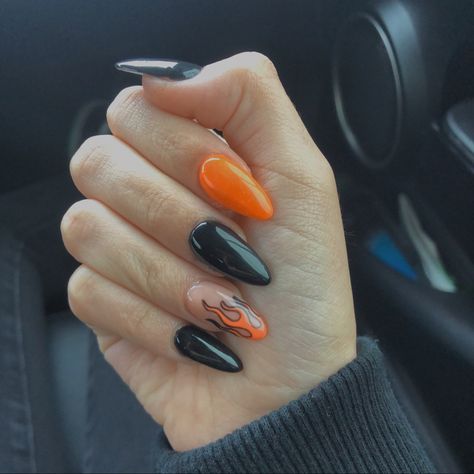 Fire Orange Nails, Halloween Flame Nails, Black And Orange Flame Nails, Black Nails With Orange Flames, Orange And Black Nails Ideas, Gel Polish Nails Ideas, Flame Nails Orange, Black Nails With Orange Design, Cute Orange And Black Nails