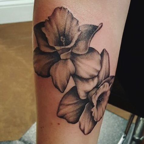 Daffodil Tattoo Big, Gothic Daffodil Tattoo, Black Daffodil Tattoo, Black And White Daffodil Tattoo, Daffodil And Poppy Tattoo, Daphadil Flower Tattoo, Jonquil Flower Tattoo, March Birth Flower Tattoo Daffodils, Dafodill Flowers Tattoo