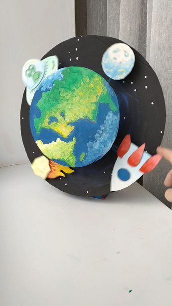 Space Crafts For Kids, Kraf Kertas, Science Crafts, Science Projects For Kids, Seni Dan Kraf, Diy Crafts For Kids Easy, Fun Easy Crafts, Paper Crafts Diy Kids, Easy Crafts For Kids