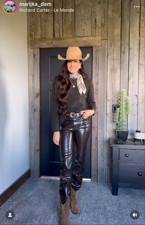 Leather Jacket Western Outfit, Rodeo Attire, Nfr Fashion, Embroidered Vest, Country Style Outfits, Boho Cowgirl, Western Outfit, Shiny Pants, Dress Jeans