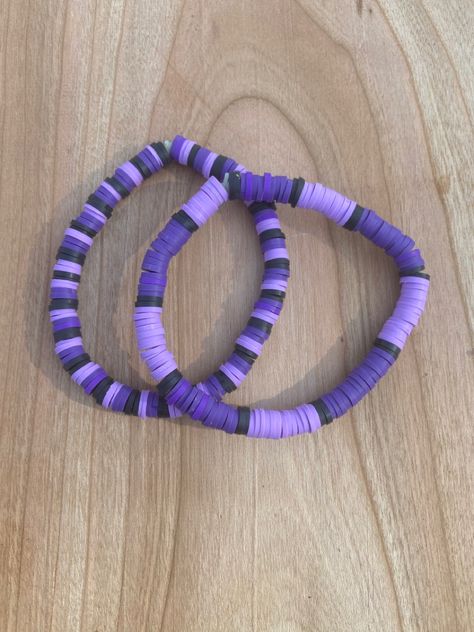 Clay Bracelet Ideas Purple, Purple Clay Bead Bracelet Ideas, Clay Bead Bracelet Ideas Aesthetic, Purple Clay Bead Bracelet, Clay Bead Bracelet Ideas, Purple Bracelets, Bead Bracelet Ideas, Purple Beaded Bracelets, Clay Bead Necklace