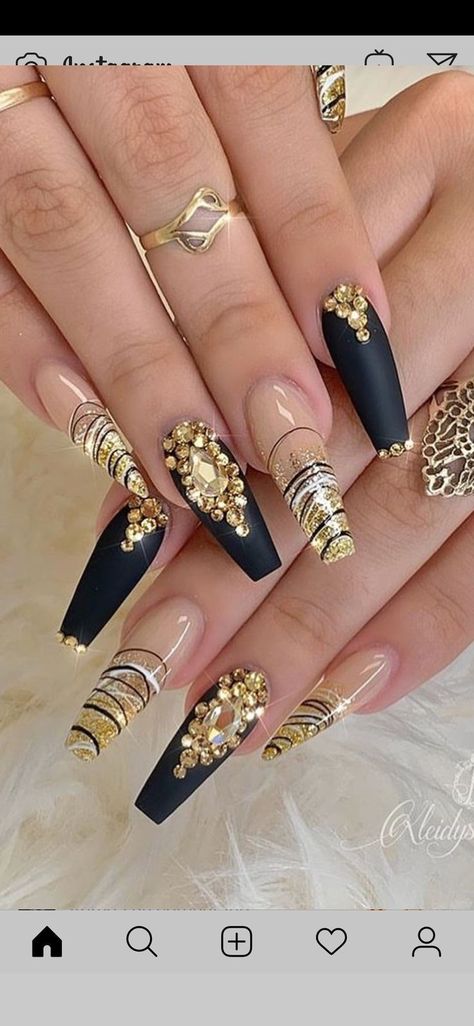 Black And Gold Glam Nails, Black Nail Art Designs Unique, Fall Nails With Bling, Birthday Bling Nails, Fall Bling Nails, Luxury Nails Glamour, Fall Nails With Rhinestones, Black Bling Acrylic Nails, Black Gold Nail Art