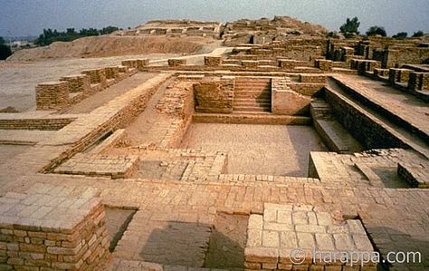 Great Bath Mohenjo-daro:  The "great bath" is without doubt the earliest public water tank in the ancient world. The tank itself measures approximately 12 meters north-south and 7 meters wide, with a maximum depth of 2.4 meters. Mohenjo Daro, Indus Valley Civilization, Strange Places, Ancient India, Indian History, Ancient Civilizations, Ancient Cities, Ancient History, Ancient Egypt