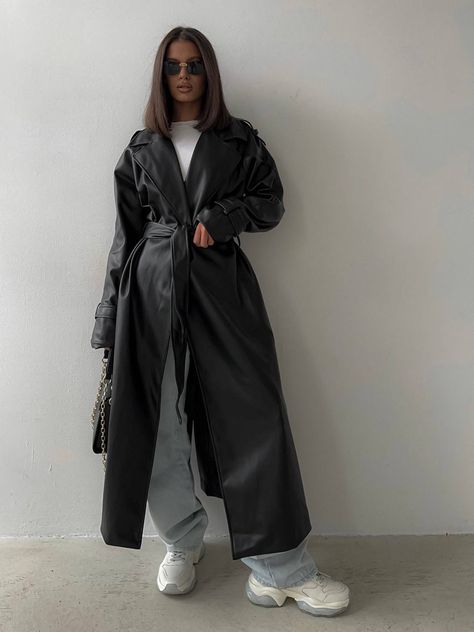 Leather Black Trench Coat Outfit, Black Leather Trench Coat Outfit Casual, Black Leather Trench Coat Outfit, Leather Trench Outfit, Oversized Leather Jacket Outfits, Leather Trench Coat Outfit, Leather Coat Outfit, Korean Guy, Coat Outfit Casual