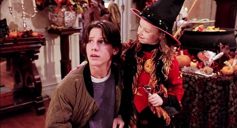 Danny Hocus Pocus Costume, Max And Dani Hocus Pocus, Omri Katz, Max Dennison, Halloween Pfps, Hocus Pocus Costume, Hocus Pocus 1993, Hocus Pocus Movie, People Kissing