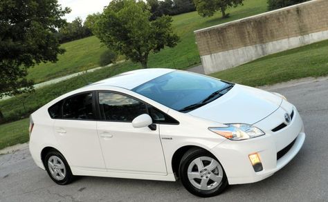 Prius Aesthetic, Prius Car, Toyota Prius Hybrid, Toyota 2010, Cars Toyota, Hybrid Cars, Family Illustration, Hybrid Car, Toyota Prius