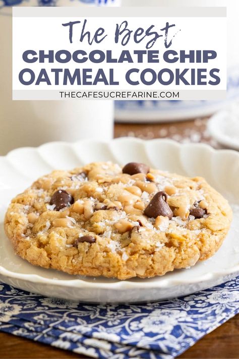 These are The Best Chocolate Chip Oatmeal Cookies ever! It’s a delicious take on your old-fashioned grandma cookies, but with delicious toffee, a chewy interior, lots of melty chocolate, and crisp, buttery edges that make every bite an explosion of flavor and textures! You’ll be in heaven, so try them today! How To Make Oatmeal Chocolate Chip Cookies, Bakery Style Oatmeal Muffins, Oatmeal Chocolate Chip Cookie Recipe With Quick Oats, Cookies Kids Love, Chewy Oatmeal Chocolate Chip Cookies, Cookies Kids, Oatmeal Chocolate Chip Cookie Recipe, Old Fashioned Oats, Oatmeal Chocolate Chip