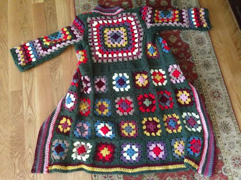 Granny Square Coat, Capelet Pattern, Crochet Capelet, Crochet Jacket Pattern, Granny Square Sweater, Crocheted Dress, Gilet Crochet, شال كروشيه, Crochet Coat