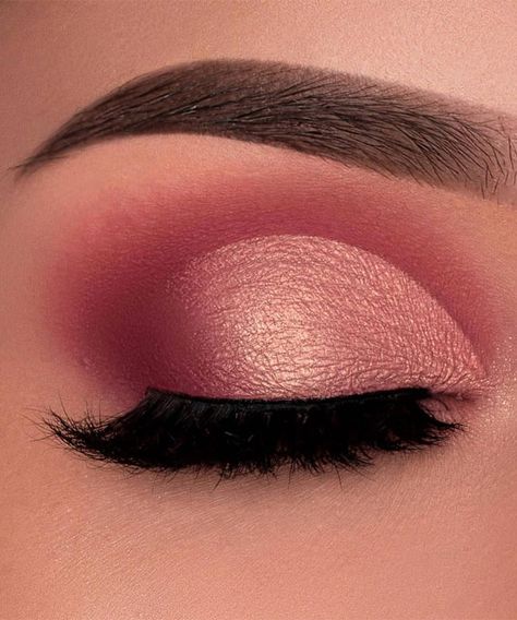 61. Beautiful pink soft glam Add a sparkly to your look with eye makeup like this! Here we have soft pink eyelids and long... Shimmery Makeup, Pink Eyeshadow Look, Pretty Eye Makeup, Gold Eye Makeup, Prom Eye Makeup, Wedding Makeup Tips, Pink Eye Makeup, Eye Makeup Pictures, Eye Makeup Steps