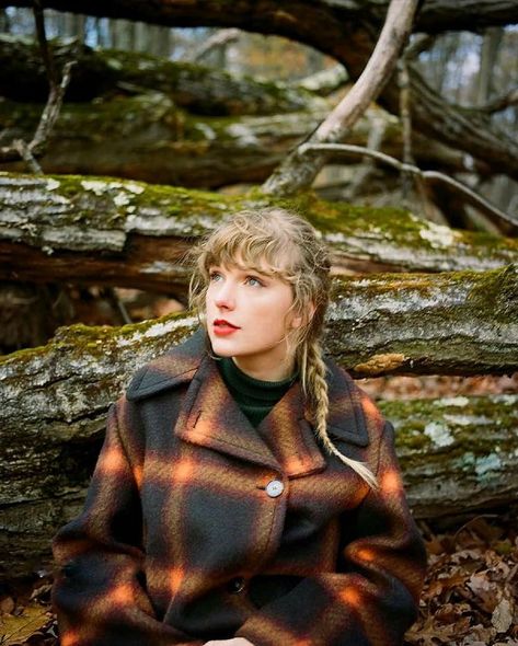 Evermore Photoshoot, Taylor Swift Evermore Era, Evermore Aesthetic, Evermore Taylor Swift, Taylor Swift Photoshoot, Taylor Swift Evermore, Evermore Era, Taylor Swift Folklore, Taylor Swift Albums