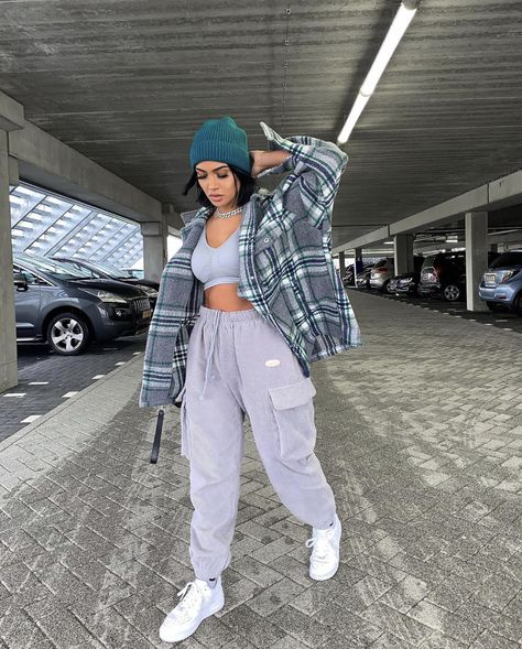 Cargo Outfit, Streetwear Girl, Tomboy Style Outfits, Looks Street Style, Parking Garage, Cute Comfy Outfits, Streetwear Fashion Women, Tomboy Fashion, Style Streetwear