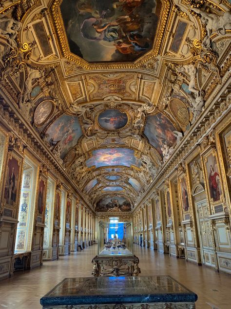 French Museum, Royal Museum, Gallery Aesthetic, Museum Interior, Le Louvre, City Baby, Beautiful Museum, Book Board, Art Museums