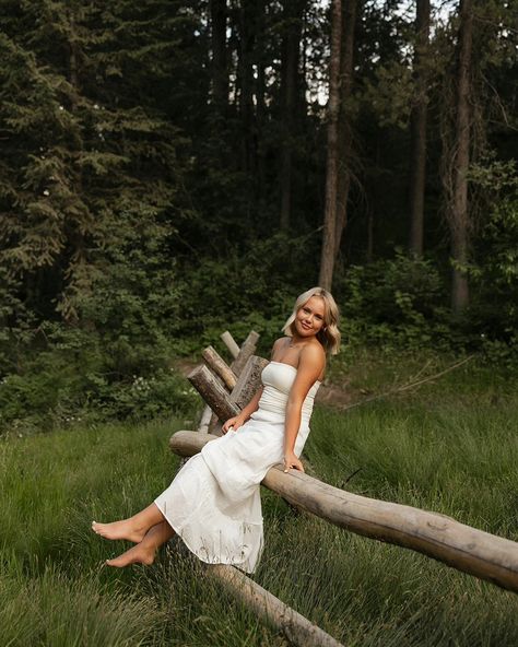 She drove 5 HOURS 🤯 for her senior session!! I definitely feel the love when my clients travel from near and far for their photoshoots! Addie drove all across Wyoming to Idaho. Other seniors have flown from California, Arizona, Oregon, and Utah too! It's amazing to see everyone's dedication to getting the perfect senior portraits in different beautiful locations! It’s fun when I get to fly to them as well 😉✈️ Can't wait to capture more special moments with all you 2025 seniors this coming ye...