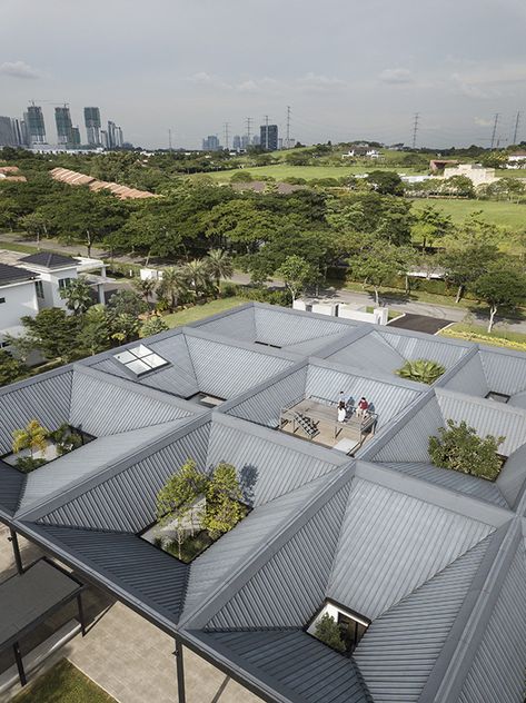 Chinese Courtyard, Master Thesis, Privacy And Security, Tropical Architecture, Architecture Concept Diagram, Roof Architecture, Architecture Design Concept, Quiet Area, Courtyard House