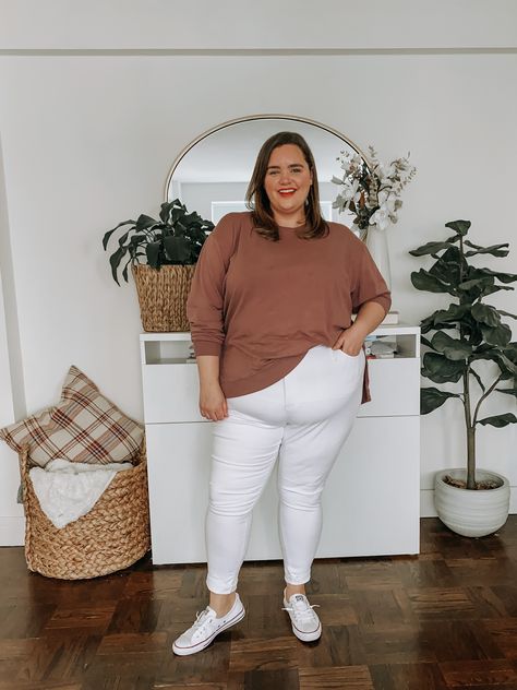 DO I NEED A CURVY STYLE JEAN? | MADDY GUTIERREZ Plus Size Boyfriend Jeans Outfit, Plus Size Boyfriend Jeans, Narrow Hips, Boyfriend Jeans Outfit, Apple Bottoms, Curvy Jeans, High Rise Denim, Plus Size Fashion For Women, Jean Outfits