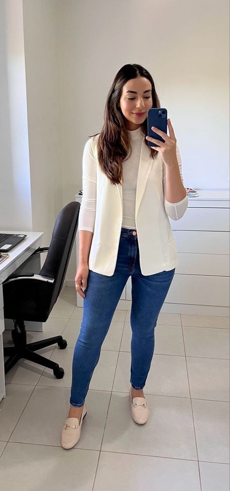 Outfits casuales con mules ❤️ - Yo amo la ropa - Iconic Lolé Reception Office Outfits, Office Job Outfits Casual, Office Job Outfits, Job Outfits, Outfits Church, Look Office, Look Jean, Easy Chic, Office Casual Outfit