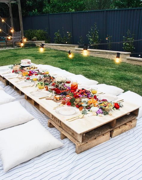 Garden Party Ideas, The Best Summer Party #seating #cushions #pallettable Party Seating, Fest Temaer, Backyard Picnic, Garden Party Decorations, Grazing Tables, בר מצווה, Long Table, Garden Parties, Picnic Party