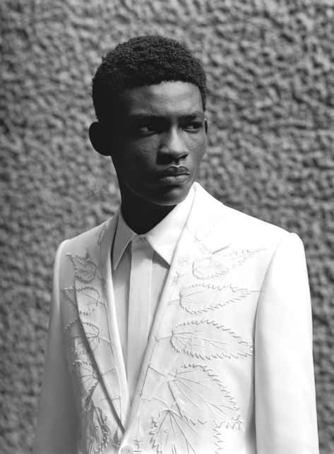 PRE SS23 MENS LOOKBOOK Mens Lookbook, Alexander Mcqueen Menswear, Nigerian Outfits, Resort 2023, Alexander Mcqueen Fashion, Sarah Burton, Alexander Mcqueen Men, 2023 Collection, Tailored Jacket