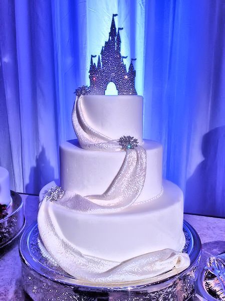 Fairytale Wedding Cake, Cinderella Wedding Cake, Cakes Disney, Disney Wedding Centerpieces, Fairy Tale Wedding Cake, Cinderella Quinceanera Themes, Cinderella Wedding Theme, Cinderella Sweet 16, Camo Wedding Cakes