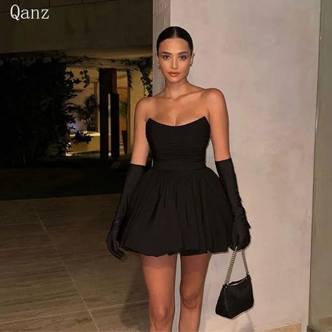 Birthday Party Clothes, Short Satin Dress, Black A Line Skirt, Short Pollera, Black Pleated Dress, Hepburn Style, Birthday Party Dress, Skirt Women, Friends Fashion