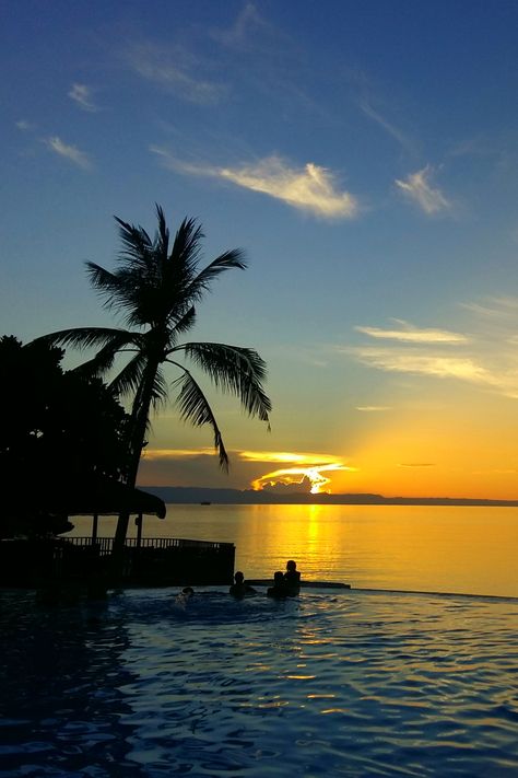 The Mangodlong Paradise Beach Resort is another Philippines hidden gem located in the peaceful Camotes Island. Catching a beautiful sunset from their infinity pool overlooking Cebu Island. Beach In Philippines, Camotes Island, Cebu Island, Hotel Sunset, Philippines Beaches, Paradise Beach, Scenery Nature, Best Resorts, Top Hotels