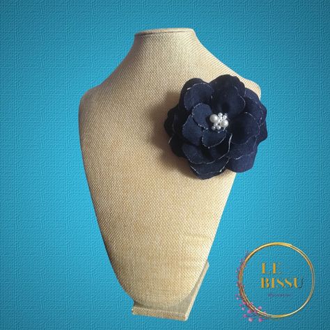 Escoge entre estos u otros colores tu prendedor favorito o muéstranos tu idea y nosotros lo hacemos para ti #prendedores #prendedoresdeflores #broches #joyeriadetela #flores #floresdetela #flowers #bisuteria #bisuteriacreativa #accesoriosdetela #accesorios Silver Flower Brooch With Handmade Flowers, Blue Floral Brooch Jewelry, Flowers, On Instagram, Instagram