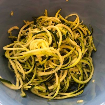 Zoodles Air Fryer, Air Fryer Spiralized Zucchini, Cooking Zucchini Noodles, Air Fryer Zoodles Recipes, Air Fryer Zucchini Noodles, Air Fryer Zoodles, Lean And Green Air Fryer Recipes, Zucchini Zoodles, Air Fryer Zucchini