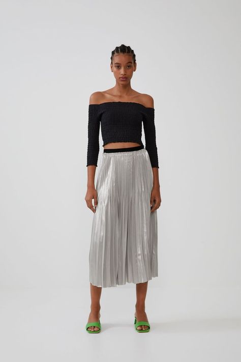 Zara Pleated Metallic Skirt Metal Skirt, Zara Fall, Metallic Pleated Skirt, Pleat Skirt, Metallic Skirt, Cropped Blazer, Blazer And Shorts, Pleated Midi Skirt, Sweaters And Jeans