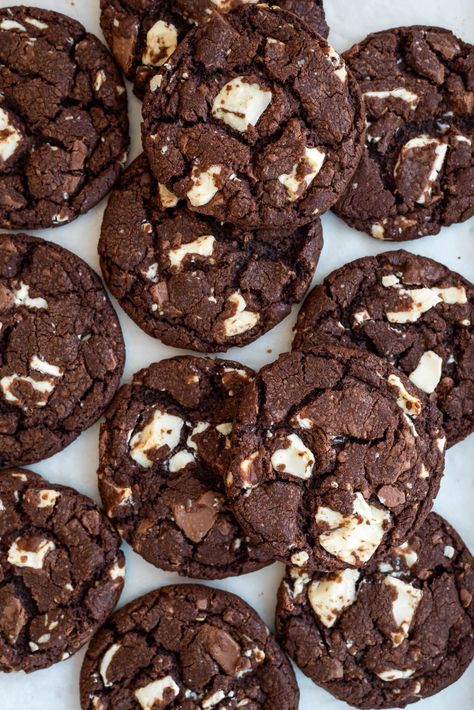 Callebaut Chocolate, Triple Chocolate Cookies, Baking Journal, Cocoa Cookies, Chocolate Cookie Recipes, Cookies Chocolate, Chocolate Chunk Cookies, Chocolate Dessert, Triple Chocolate