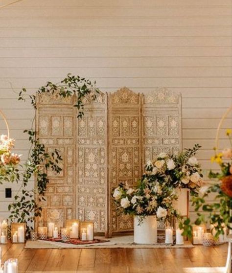 Photo Op Wedding Backdrop, Room Divider Backdrop Wedding, Room Divider Wedding, Rokha Decor, Wedding Backdrop Indoor, Desi Wedding Backdrop, Indian Wedding Backdrop, Hindu Wedding Decorations Backdrops, Royal Backdrop