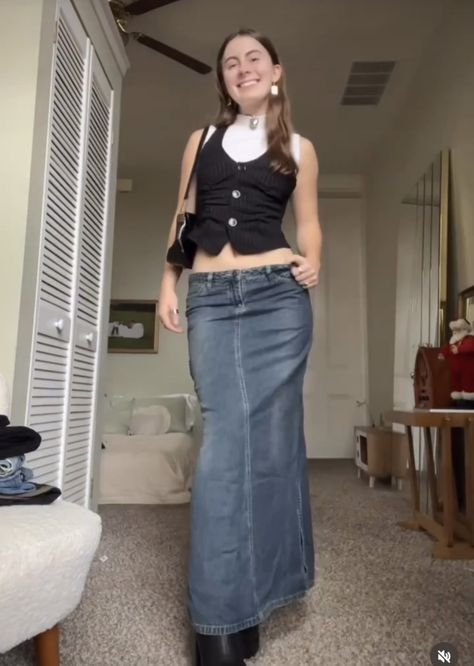 Long Jeans Skirt Outfit, Denim Maxi Skirt Outfit, Maxi Skirt Outfit Summer, Long Jeans Skirt, Maxi Jean Skirt, Jean Skirt Fashion, Maxi Skirt Outfit, Skirt Outfit Summer, Outfit Grunge