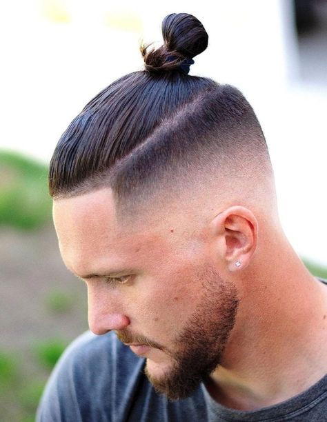 7 Types of Man Bun Hairstyles | Gallery + How To Man Bun Haircut, Man Bun Undercut, Man Bun Styles, Beyonce Hair, Man Bun Hairstyles, Undercut Men, Top Knot Hairstyles, Bun Styles, Bun Hairstyle