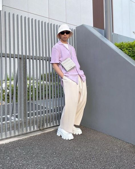 Pastel Aesthetic Outfit Men, Pastel Mens Fashion, Pastel Outfit Men, Pastel Outfits Aesthetic, Light Summer Clothes, Streetwear Poses, Tomboyish Outfits, Lavender Outfit, Minimal Streetwear