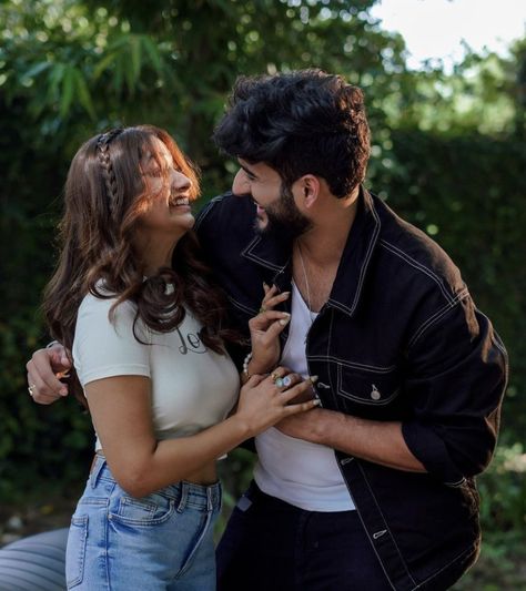 Abhishek Malhan, Couples Candid Photography, Jiya Shankar, Couple Posts, Pre Wedding Photoshoot Props, Bff Poses, Stylish Pic, Romantic Couple Poses, Instagram Couples