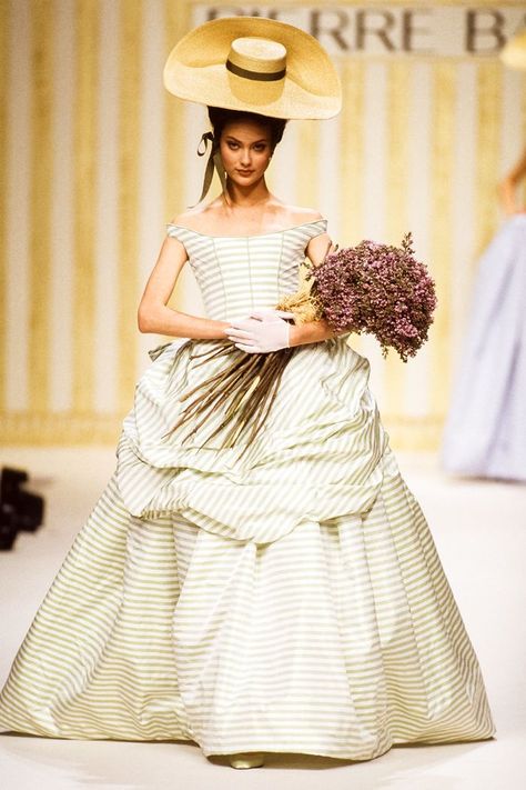 Shalom Harlow, Vintage Runway, Christian Dior Haute Couture, Dior Haute Couture, Chanel Haute Couture, Pierre Balmain, Couture Week, Marie Antoinette, Historical Fashion