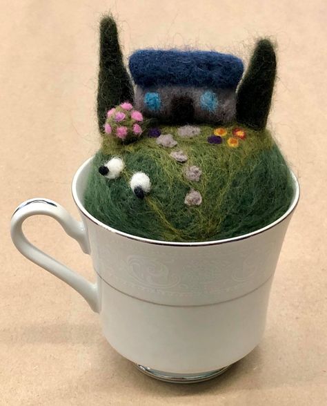 Needle Felted Tea Cup Garden | the-place Tea Cup Garden, Needle Felting Diy, Needle Felted Christmas, Needle Felting Projects, Needle Felt, How To Make Tea, Felt Diy, Felt Christmas, Felting Projects