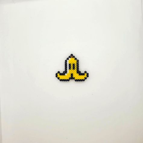 This Sprite / Mini-Figure Magnet Of The Classic Banana Peel Is Perfect For Nintendo And Mario Kart Fans Of All Ages. The Magnet Is Made Out Of Rare, Unique "Pixel Beads," Which Create A Perfect Vintage Pixelated Look. You Won't Find Anything Else Quite Like This Awesome Magnet! In Brand New, Unused Condition. #Nintendo #Supermario #Mariokart #Figurine #Sprite #Magnet #Gift #Unique #Giftidea #Christmas #Holiday #Collectible Perler Bead Mario Patterns, Tiny Fuse Bead Patterns, Cute Fuse Beads, Mini Pearler Bead Patterns, Vintage Pixel Art, Cross Stitch Small Pattern, Small Melty Bead Ideas, Small Perler Patterns, Funny Perler Beads