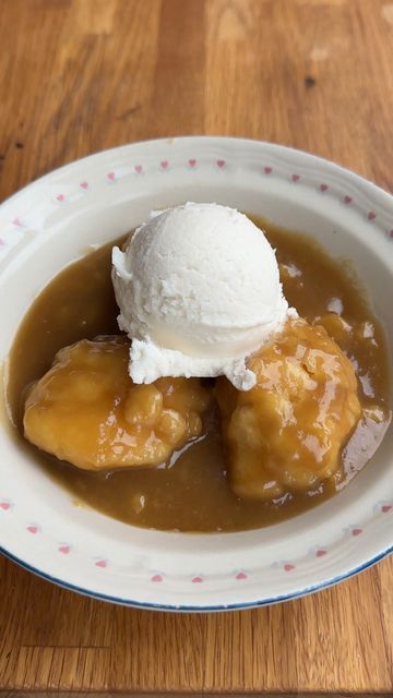 Sarah Brown on Instagram: "Golden Syrup Dumplings Recipe Did you have this growing up in your Aussie household?! Jacob couldn’t believe I’d never heard of golden syrup dumplings, but I can totally see how this was popular back in the day One day when I’m a grandma I’m going to make this for all my grandchildren to make sure I am the favourite grandparent (on both sides of the family) Save this easy recipe and send it to someone who needs to try these!   Dumpling Ingredients:  1 1/2 cups self raising flour 50g salter butter 1 tbsp golden syrup 3/4 cup milk Other Ingredients: 3/4 cup brown sugar 1/3 cup golden syrup 50g salter butter 2 cups/500ml warm water Method: To make the dumplings, add the self raising flour to a mixing bowl with the butter and rub the butter into the flour, th Golden Syrup Dumplings, Sarah Brown, Sweet Dumplings, Self Raising Flour, Brown Sugar Syrup, Dumplings Recipe, Dumpling Recipe, Golden Syrup, Vanilla Ice