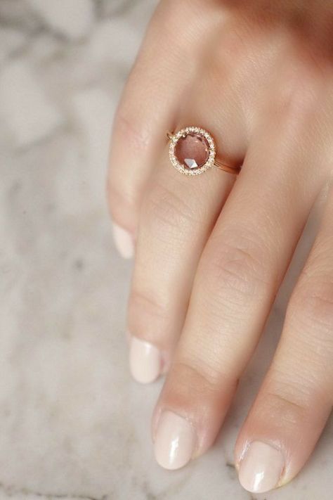 Jwellary Unique, Gold Engagement Ring Diamond, Pink Tourmaline Engagement Ring, Hand Jewelry Rings, Elegance Fashion, Tourmaline Engagement Ring, Modern Gold Jewelry, Gold Rings Simple, Engagement Ring Unique