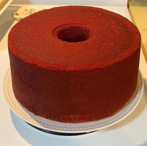 White Lily on Instagram: "Y'all, David Tomkinson⁠ shared this BEAUTIFUL Red Velvet Pound Cake with our Facebook community group, and we're in awe! Look at that gorgeous color and how well it rose. We're blessed that he has shared the recipe for it. Thanks! Find it below!⁠👇️⁠ ⁠ Want to share your favorite meals, bread, and desserts? Join us by searching for "White Lily Baking Community" on Facebook! See ya there!⁠ ❤️⁠ ⁠ ✨REMINDER: Don't forget to SAVE this for later!✨⁠ ⁠ Red Velvet Cake:⁠ • 1 cu Red Velvet Pound Cake Recipe, White Lily Baking, Red Velvet Pound Cake, Pound Cake With Cream Cheese, Vanilla Food, Lemon Cake Mix Recipe, Red Velvet Bundt Cake, Red Velvet Desserts, Tube Pan