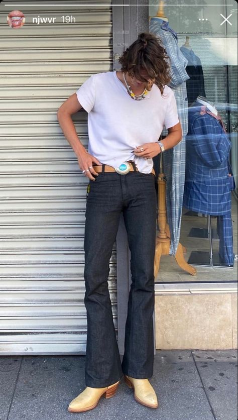 Cutbray Outfit Men, Boho Man Outfit, 70s Jeans Men, Bell Bottom Jeans Outfit Men, 70s Mens Fashion Rock, Bootcut Jeans Outfit Men, 70s Male Outfits, Mens Flared Jeans, Mens 70s Outfits