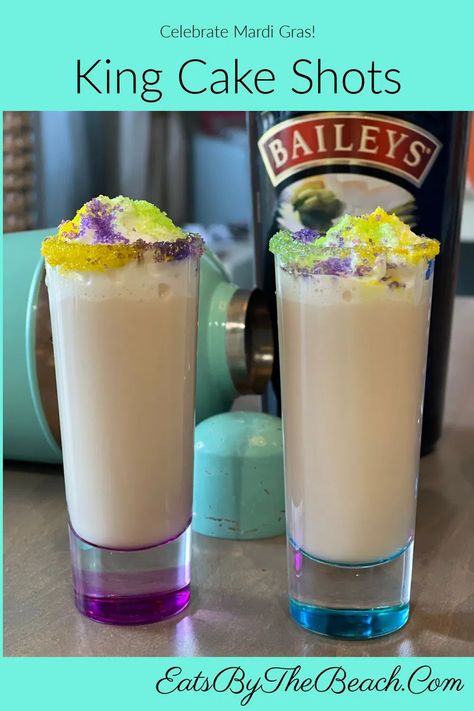 King Cake Shots, King Cake Drink Recipes, King Cake Shot, King Cake Vodka Drinks, King Cake Cocktail, Cajun Party, Mardi Gras Party Food, Mardi Gras Dinner, Mardi Gras Desserts