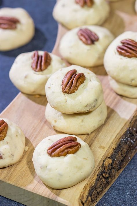 Pound Cake Cookies | Similar to a pound cake...just in cookie form! Pound Cake Cookies, Peanut Butter Pound Cake, Butter Pound Cake, Bread Toppings, Chilled Desserts, Beefsteak Tomato, Cheese Danish, Baked Cookies, Best Peanut Butter