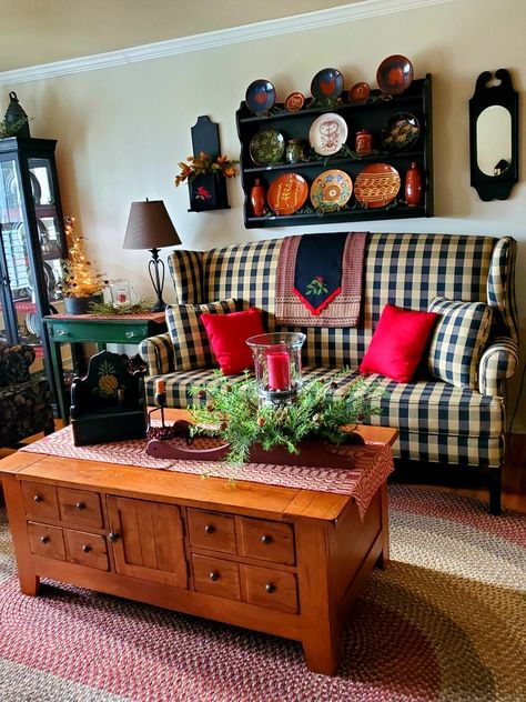 Gingham Furniture, Living Room Colour Design, Primitive Living, Primitive Living Room, Country Ideas, Country Stuff, Colonial Decor, Home Addition, Room Color