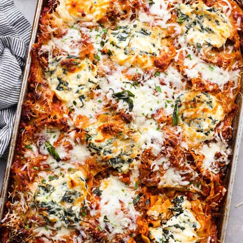 Easy Sheet Pan Lasagna | The Recipe Critic Spinach Ricotta Lasagna, Sheet Pan Lasagna, Ground Beef And Italian Sausage, Ricotta Lasagna, Pan Lasagna, Chicken Bacon Ranch Casserole, The Recipe Critic, Sheet Pan Dinners Recipes, Recipe Critic